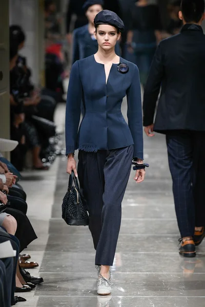 Look 74